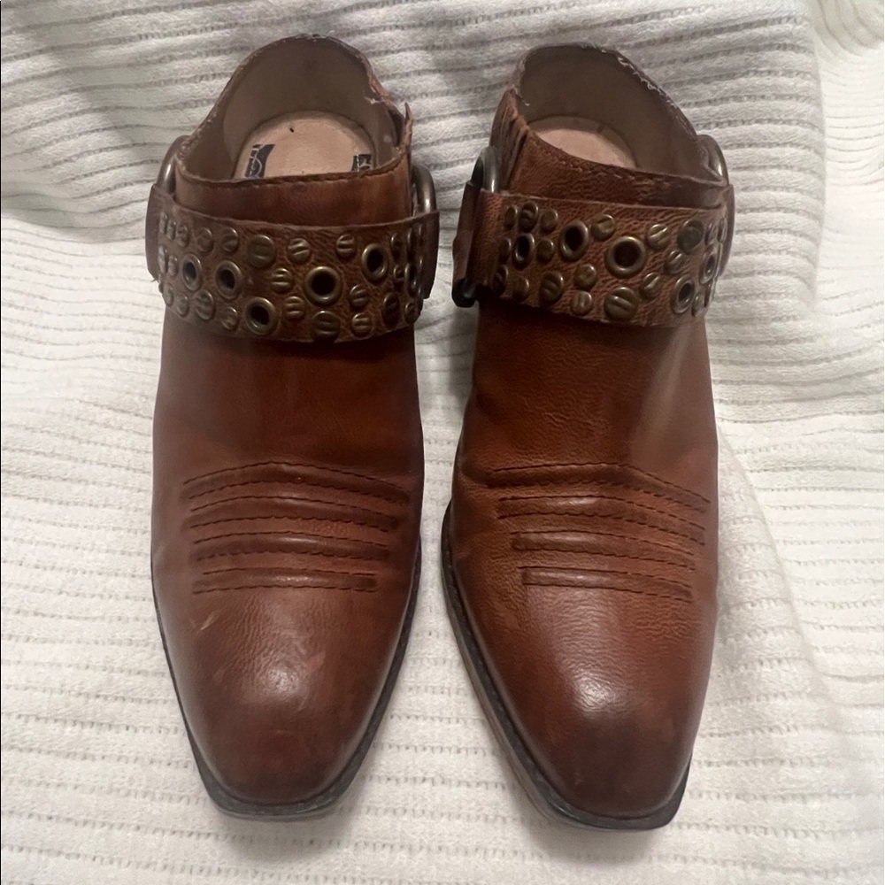Spirit western boots/mules. Ankle boots. Heeled boots. Brown. Leather boots.